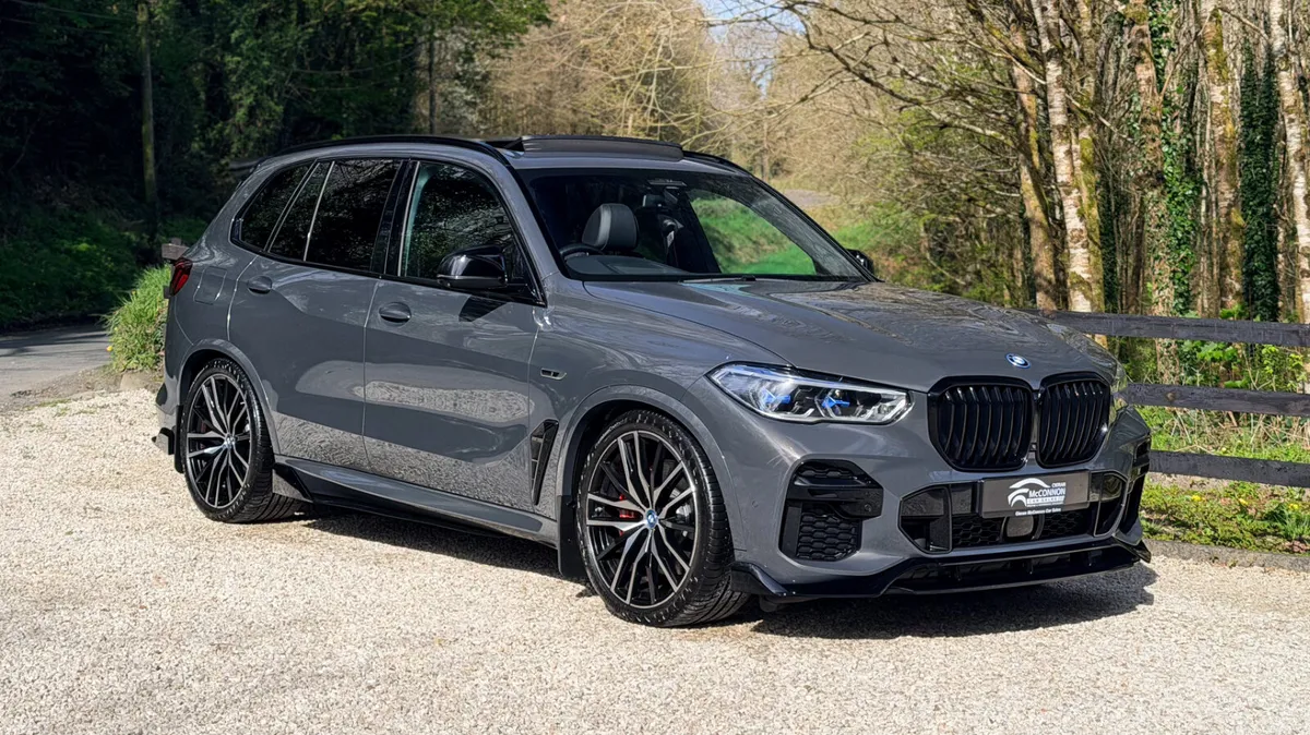 2022 (222) BMW X5 45E MSPORT PRO **SKY LOUNGE - Image 1