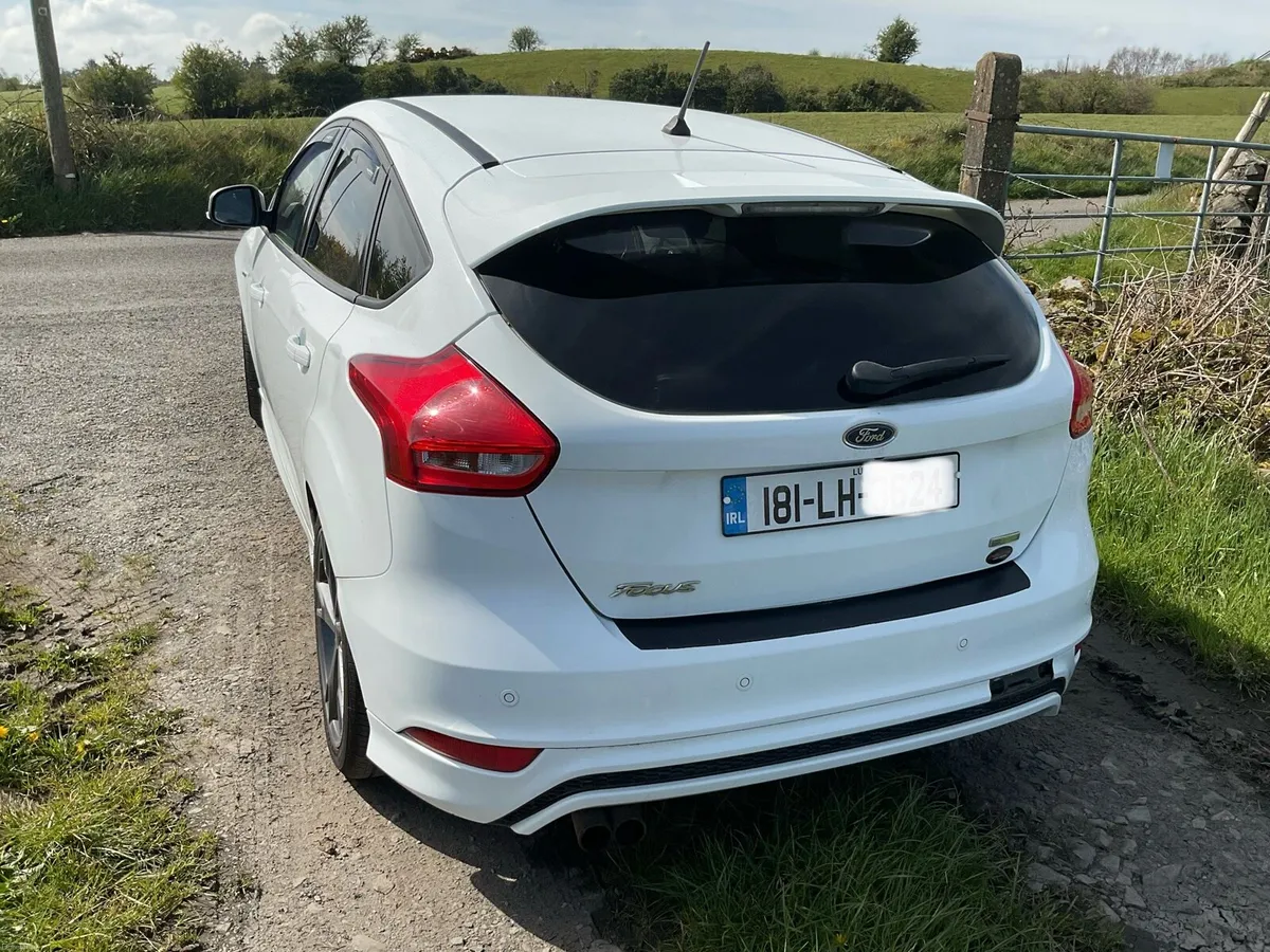 2018  ford focus st - Image 2