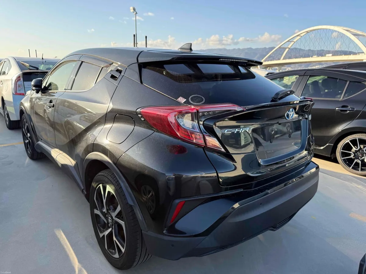 Toyota C-HR 2018 - Image 2