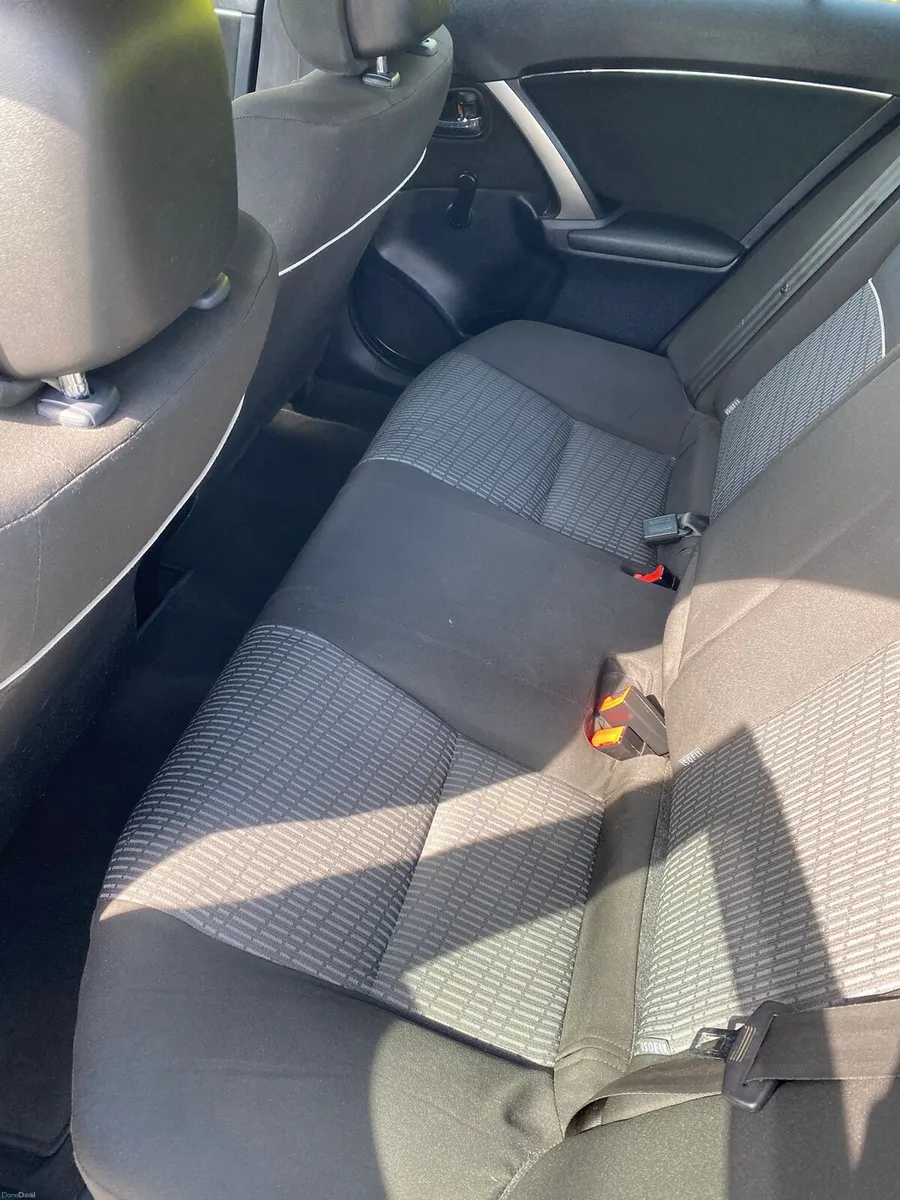 Toyota Avensis 2012 - Image 3