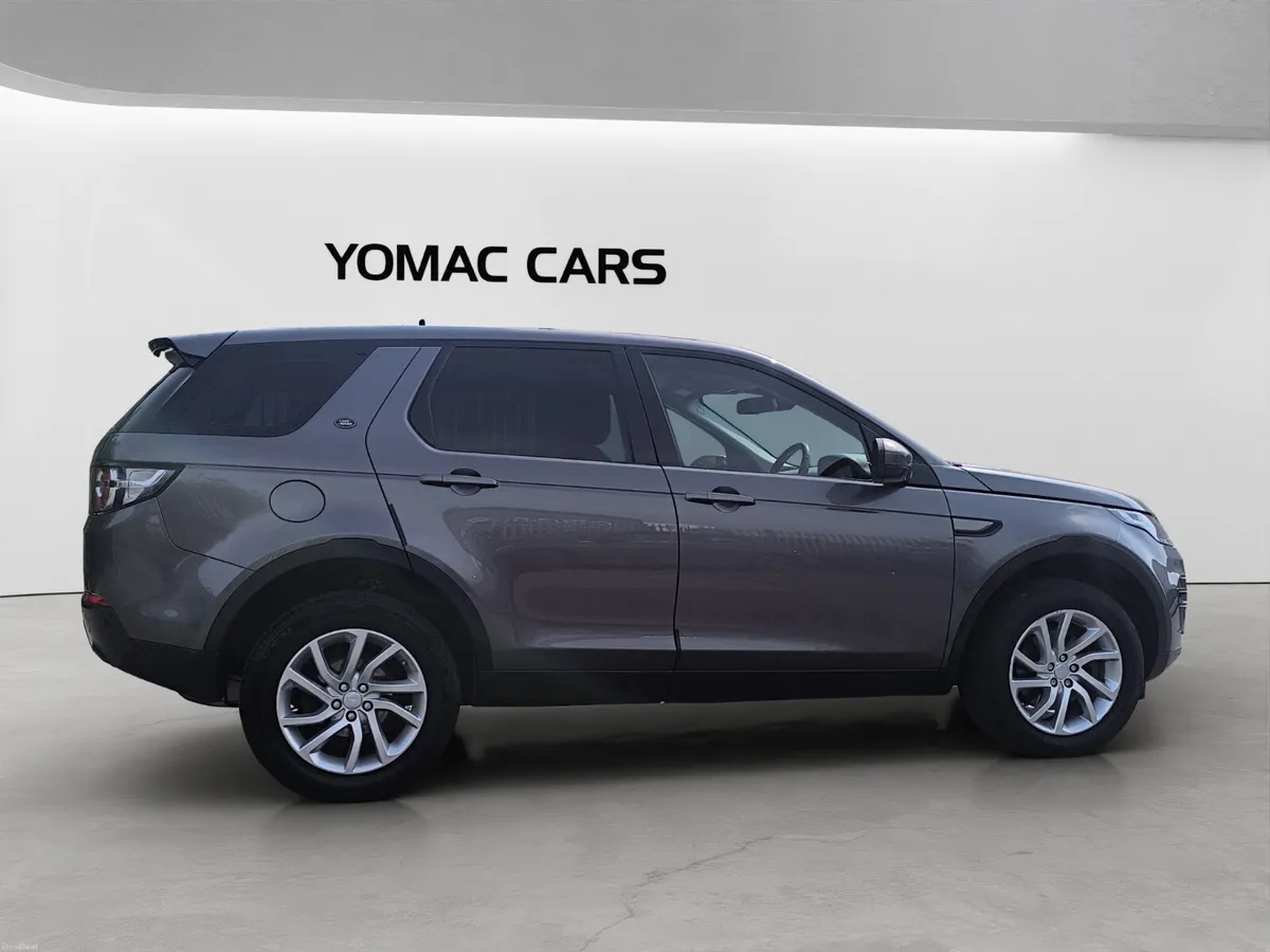 LAND ROVER DISCOVERY 7 SEATER 2.0D AUTO SE - Image 3