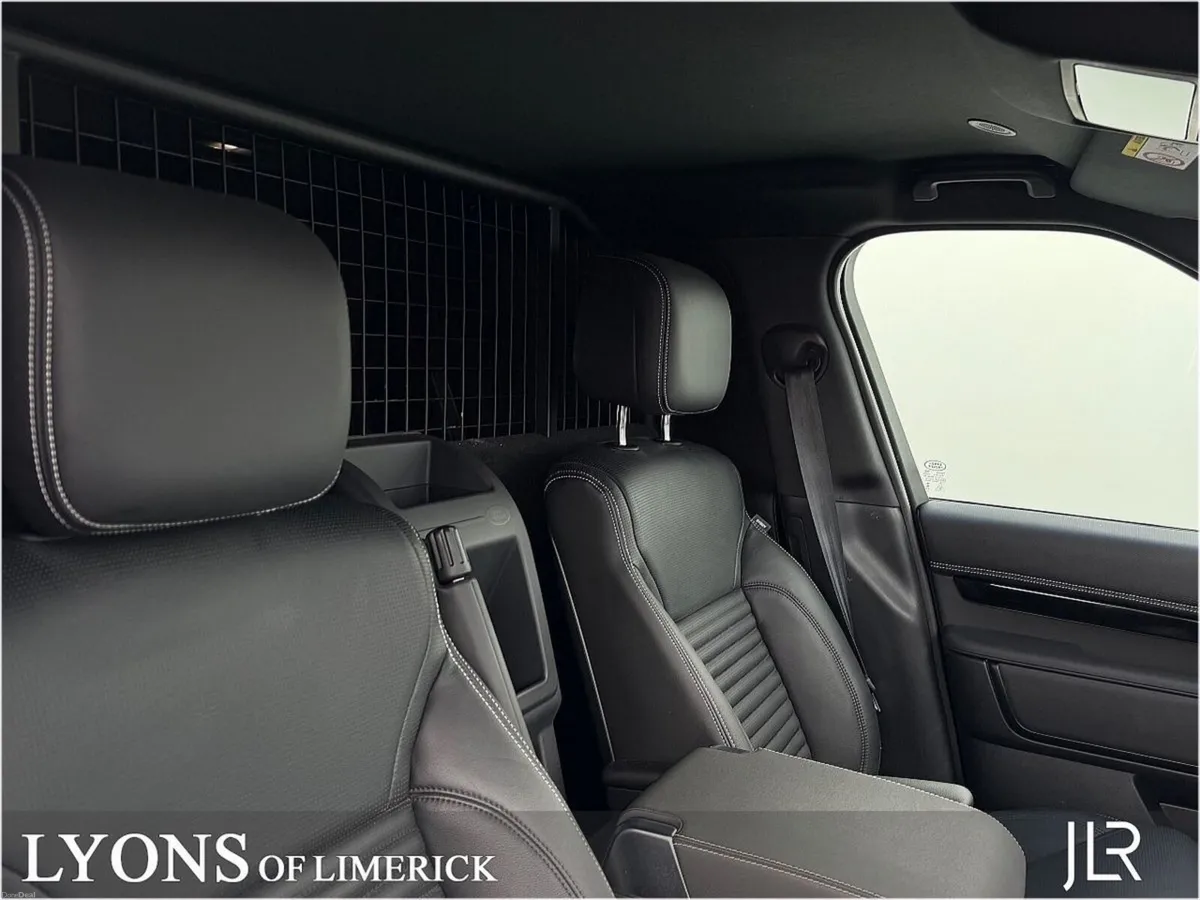 Land Rover Discovery 3.0 D350 SE 2 Seater Commerci - Image 4