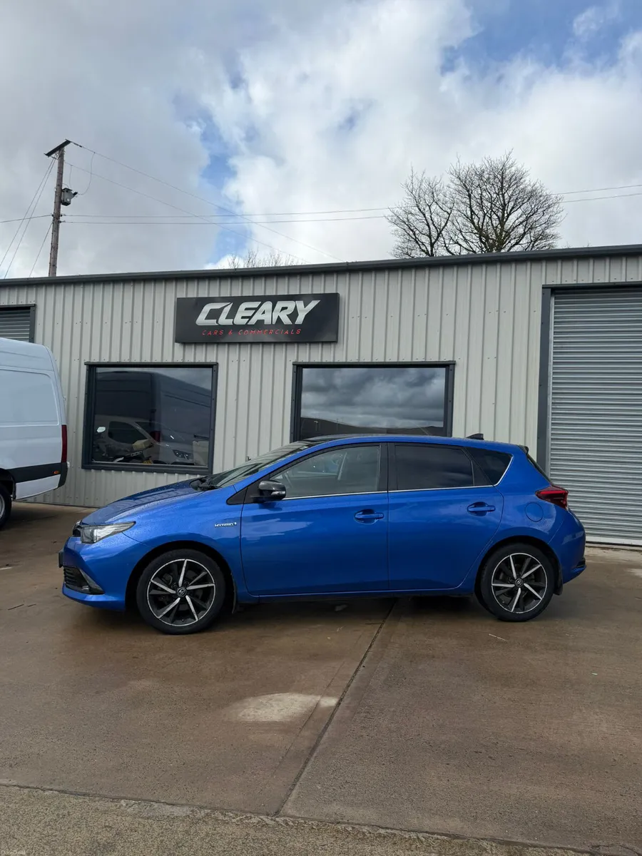 Toyota Auris 2018 - Image 2