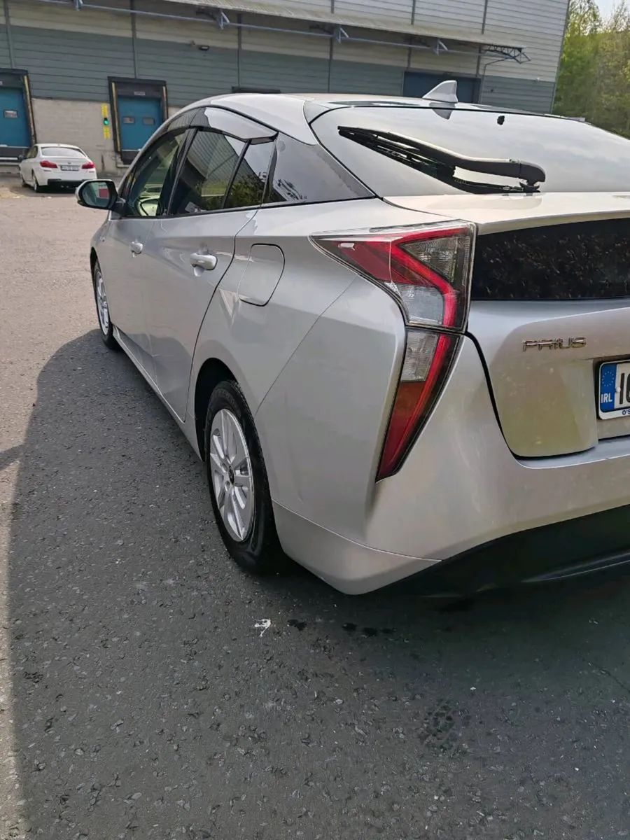 Toyota Prius 2016 - Image 4