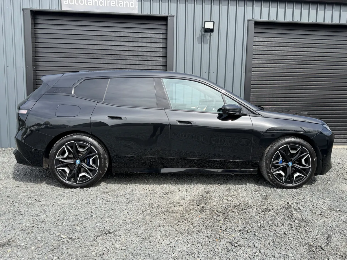 221 BMW iX 40 Xdrive 40 - Image 3