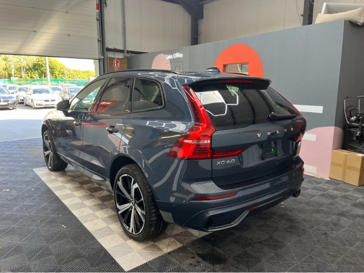 Volvo XC60 2023 VOLVO XC60 RECHARGE ULTIMATE T6 AW - Image 4