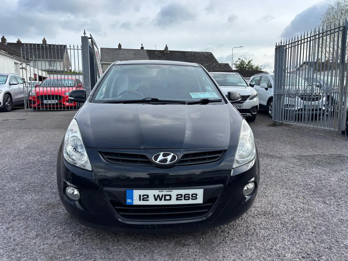Hyundai i20  PETROL  1.2   IDEAL STARTER CAR - Image 2