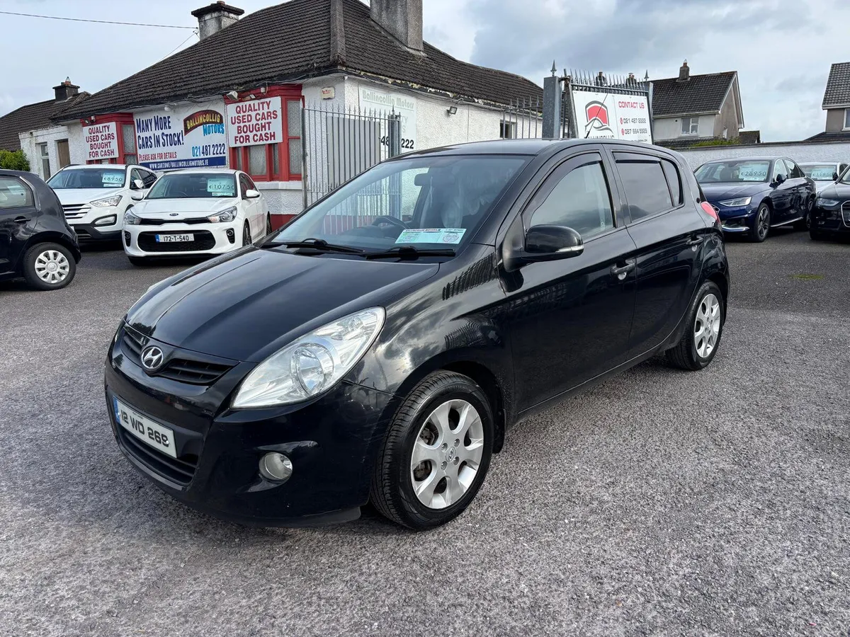 Hyundai i20  PETROL  1.2   IDEAL STARTER CAR - Image 4