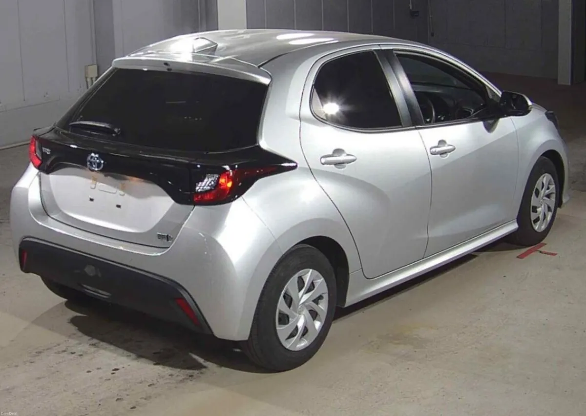 2022 Toyota Yaris Hybrid - Image 3