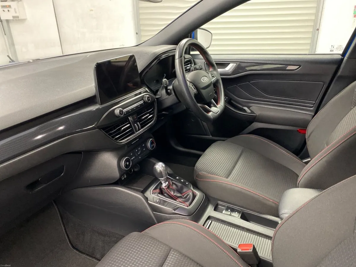 Ford Focus ST-Line 1.0 MHEV 125HP Manual - Image 3