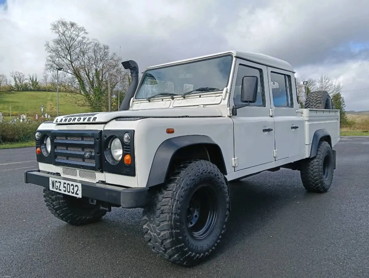 2005 Land Rover Defender 130 - Image 1