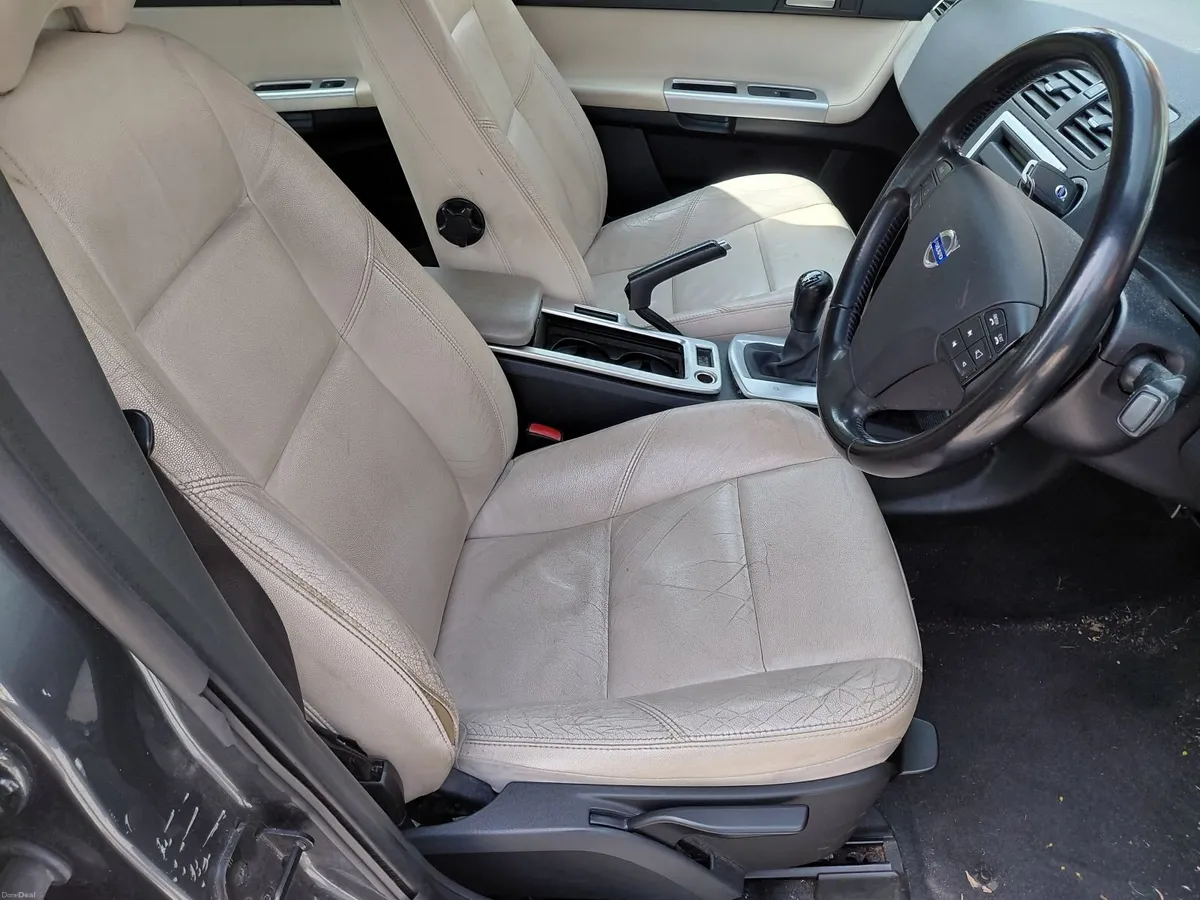 Volvo S40 2011 - Image 2