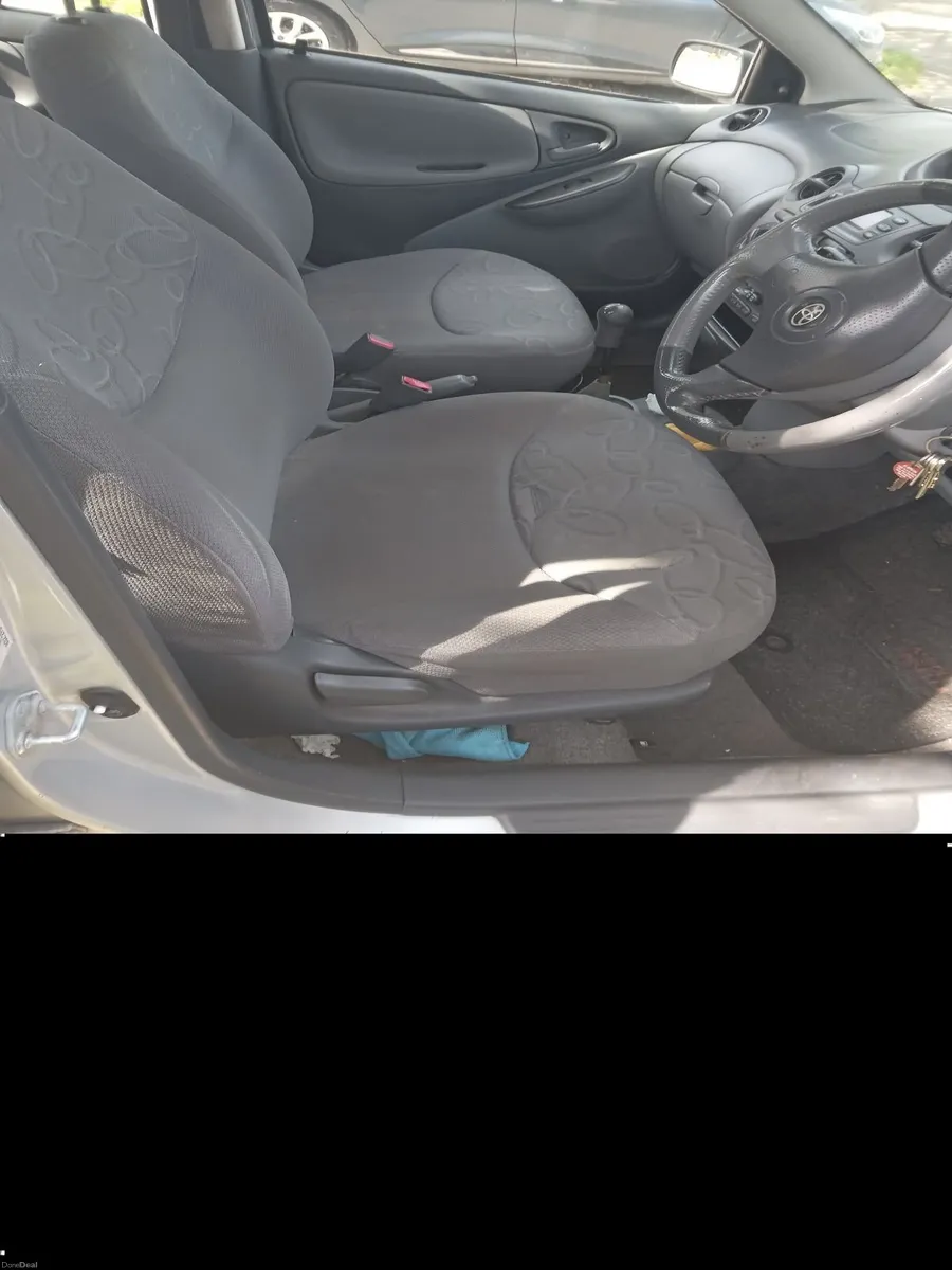 Toyota Yaris 2000 - Image 4