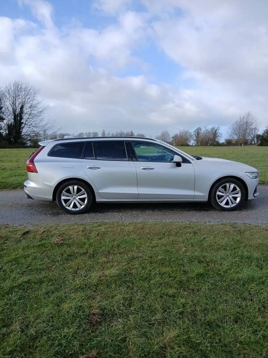 2019 Volvo V60 - Image 2