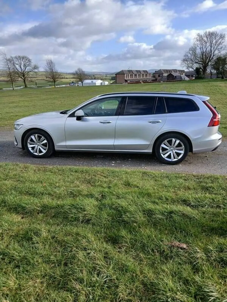 2019 Volvo V60 - Image 4
