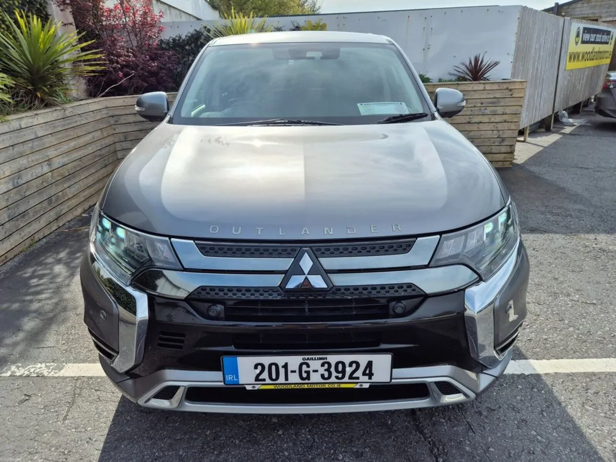 Mitsubishi Outlander 2.4 PHEV / INTENSE SAFETY PAC - Image 4