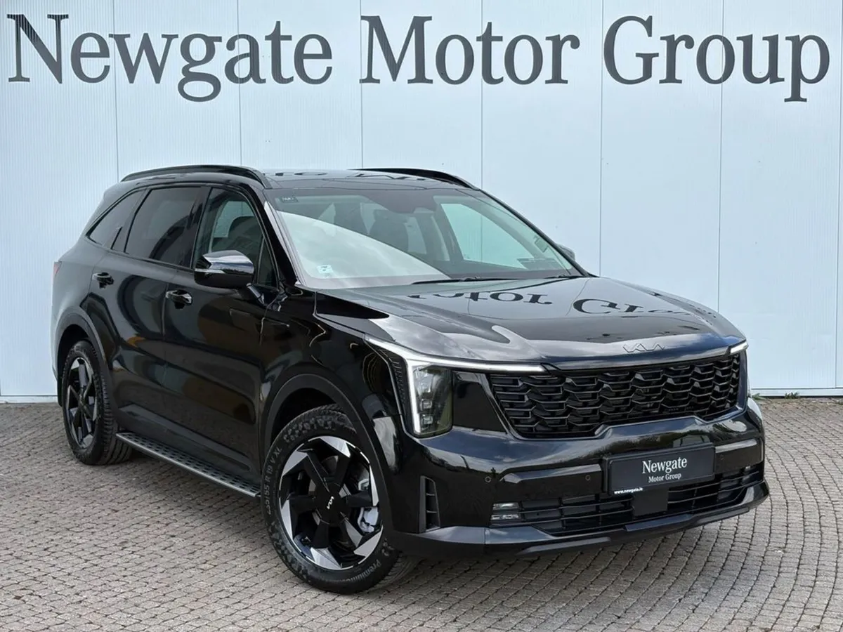 Kia Sorento BLACKED OUT - CUSTOM - Image 3
