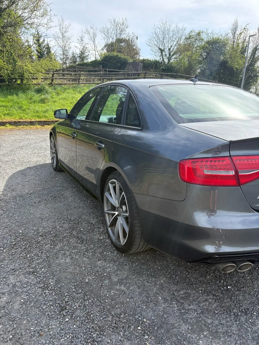 Audi A4 S-Line Black Edition 2.0 TDI - Image 4