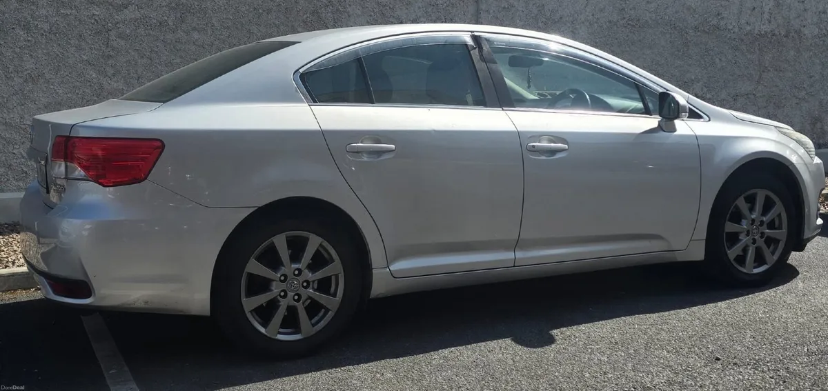 Toyota Avensis 2012 - Image 2