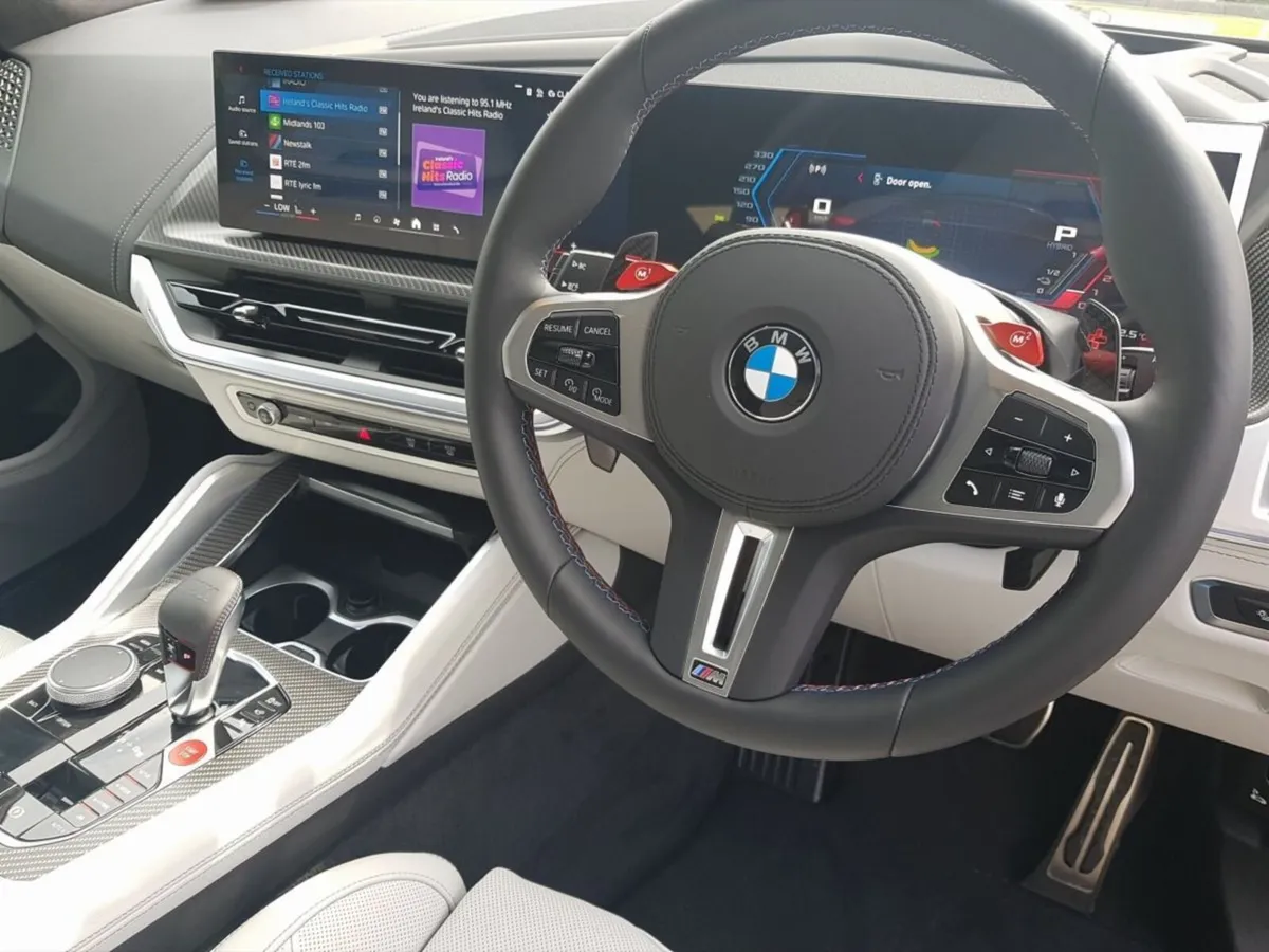 BMW XM 50e - Image 6