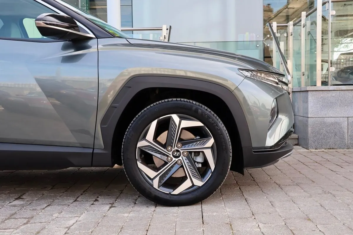 Hyundai Tucson 2WD Executive Plus HEV STG Auto - Image 4