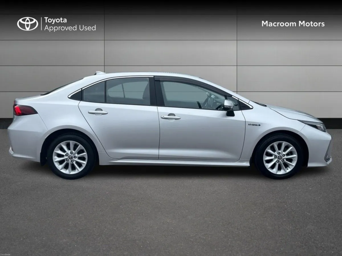 Toyota Corolla EASTER SALE!! HYB LUNA SALOON 4DR A - Image 3