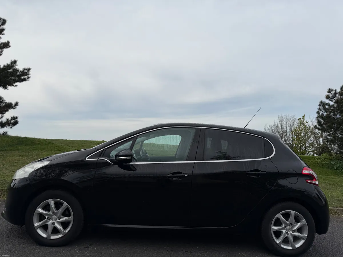Peugeot 208 2015 - Image 4