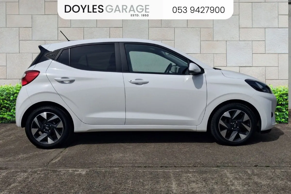 Hyundai i10 Deluxe Plus 1.0 Petrol - Image 2