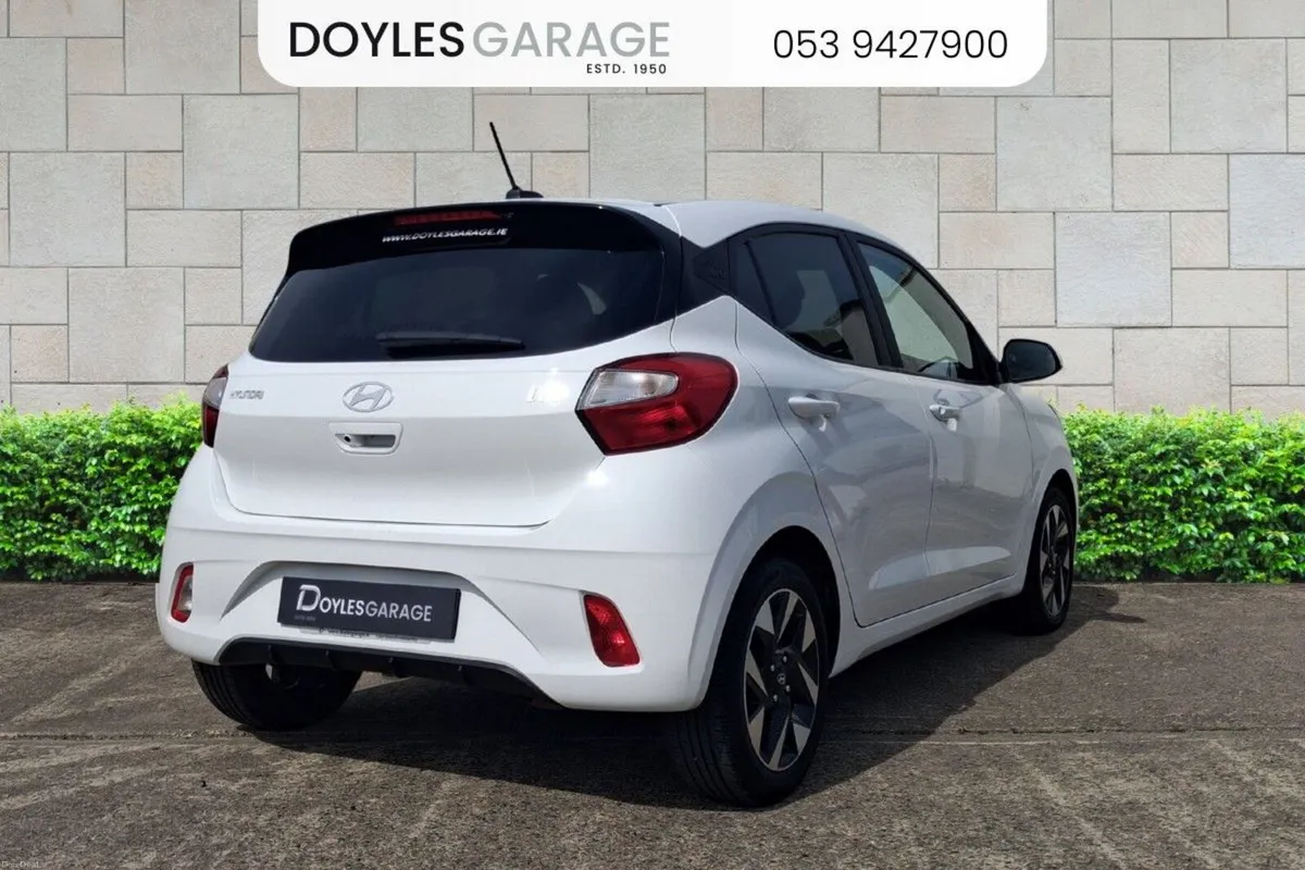 Hyundai i10 Deluxe Plus 1.0 Petrol - Image 4