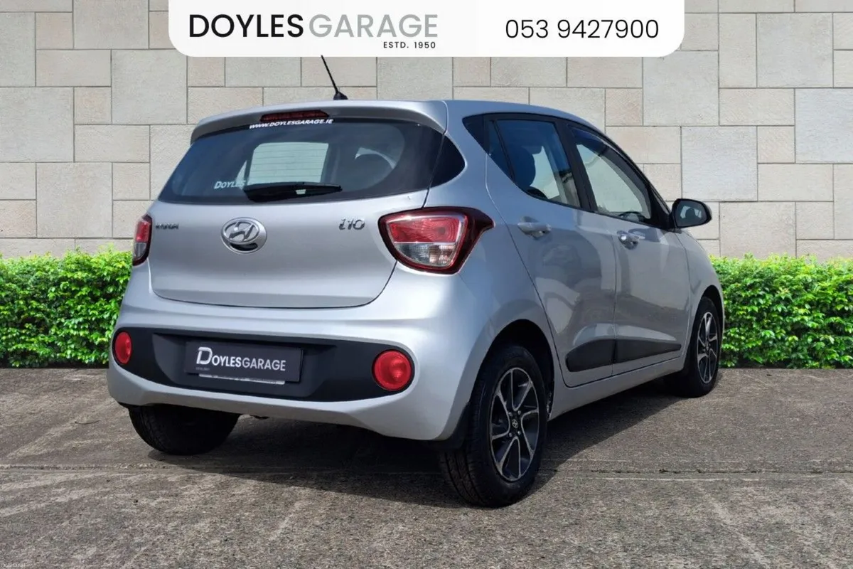 Hyundai i10 Deluxe 1.0 Petrol - Image 4