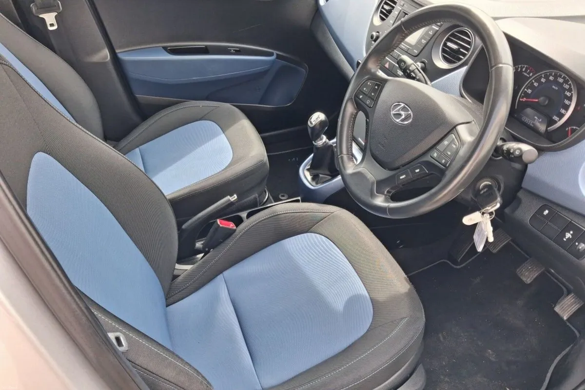 Hyundai i10 Deluxe 1.0 Petrol - Image 5