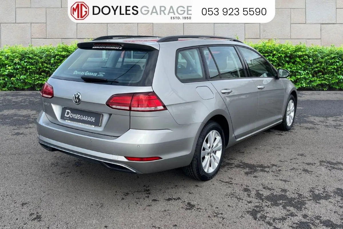 Volkswagen Golf Comfortline 1.6 TDI 115HP Estate - Image 3