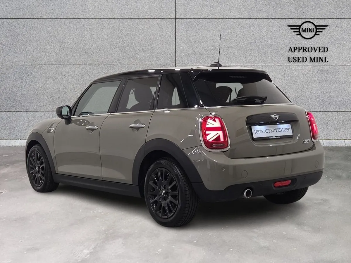 Mini Cooper 5-Door Cooper Classic - Image 2