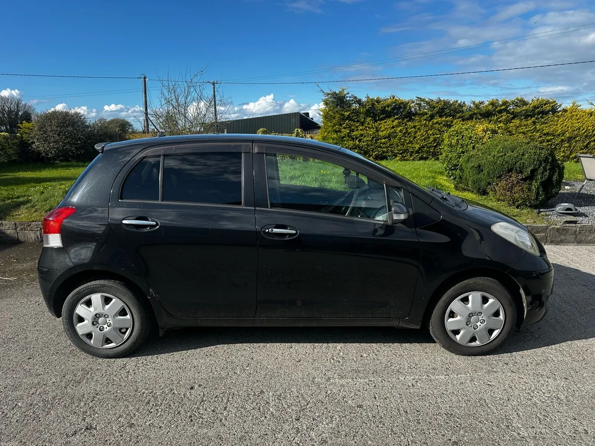 Toyota Vitz (automatic) - Image 2