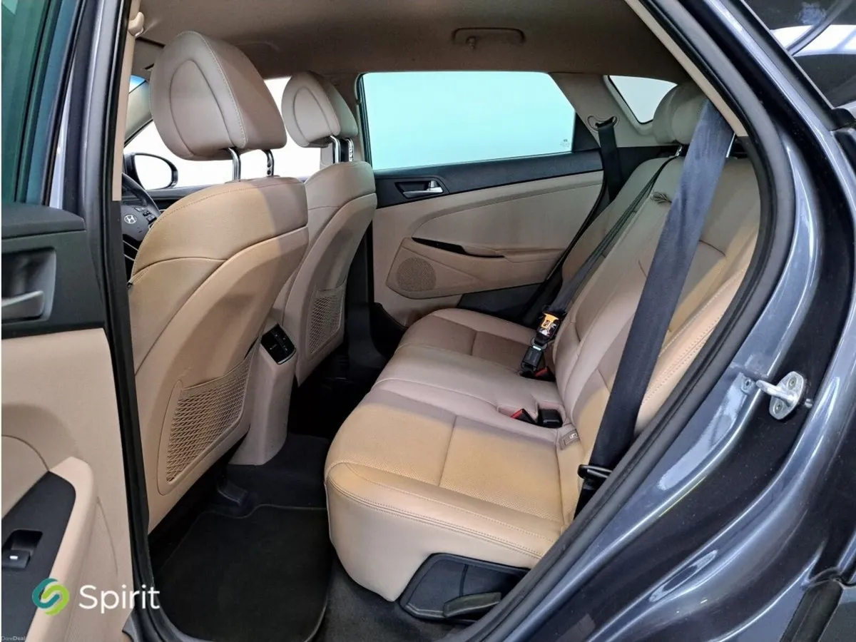 Hyundai Tucson Executive 1.7 D *Beige L/S*Call And - Image 5