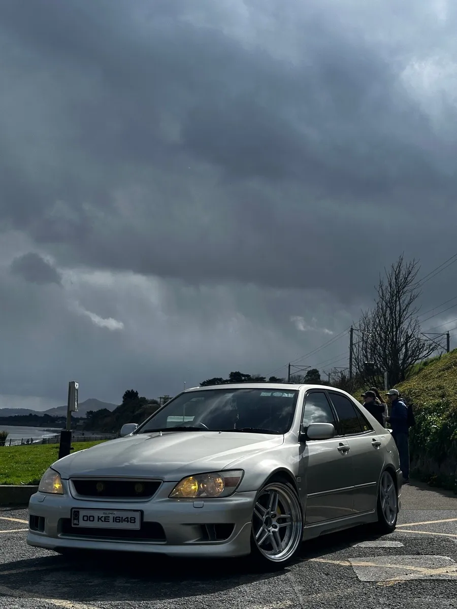 Lexus is200 - Image 1