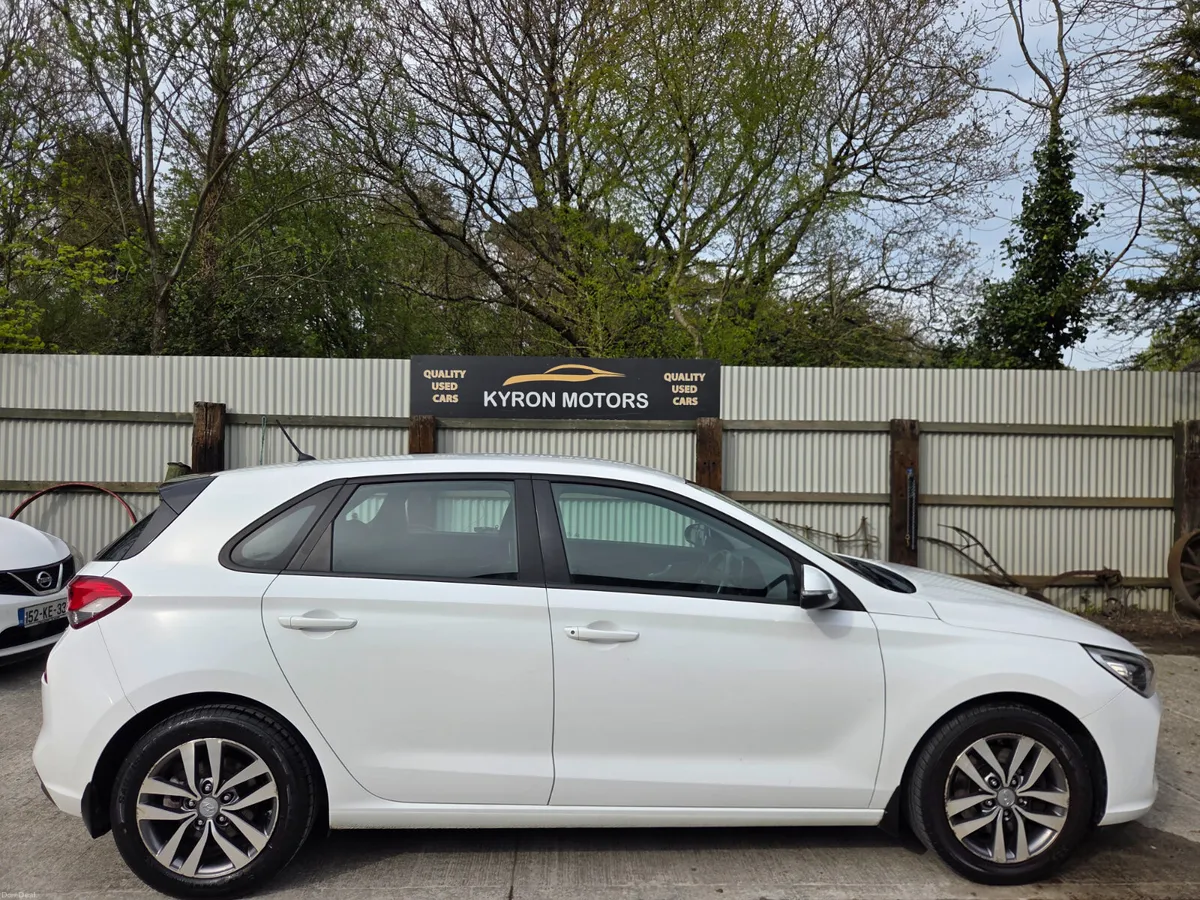 172 Hyundai i30 Deluxe 1.4 | NCT 07/27 | FSH | War - Image 4