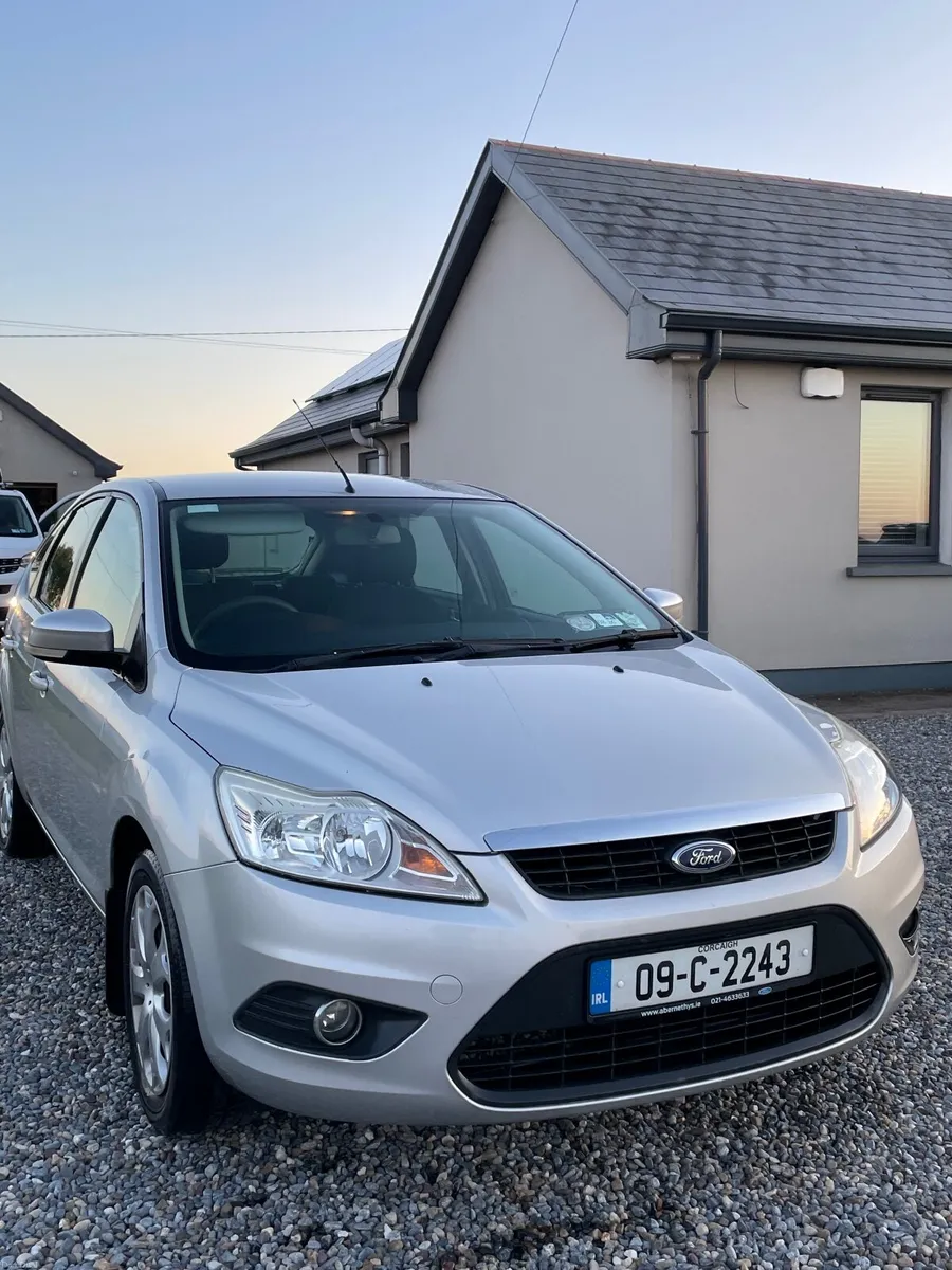 2009 Ford Focus for sale - Silver - Image 1