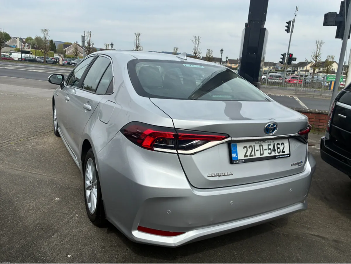 Toyota Corolla HYB LUNA SALOON 4DR AUTO - Image 4