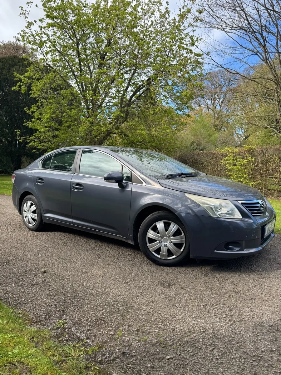 2010 Toyota Avensis - Image 1