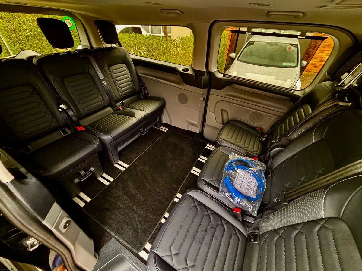 Executive Spec Ford Tourneo Custom 340LD Bus - Image 3