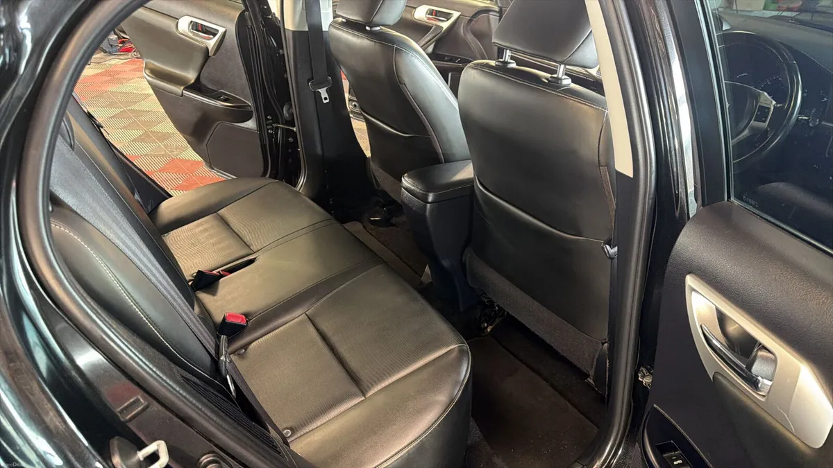 2013 132 Lexus CT 200H EXECUTIVE Automatic - Image 3