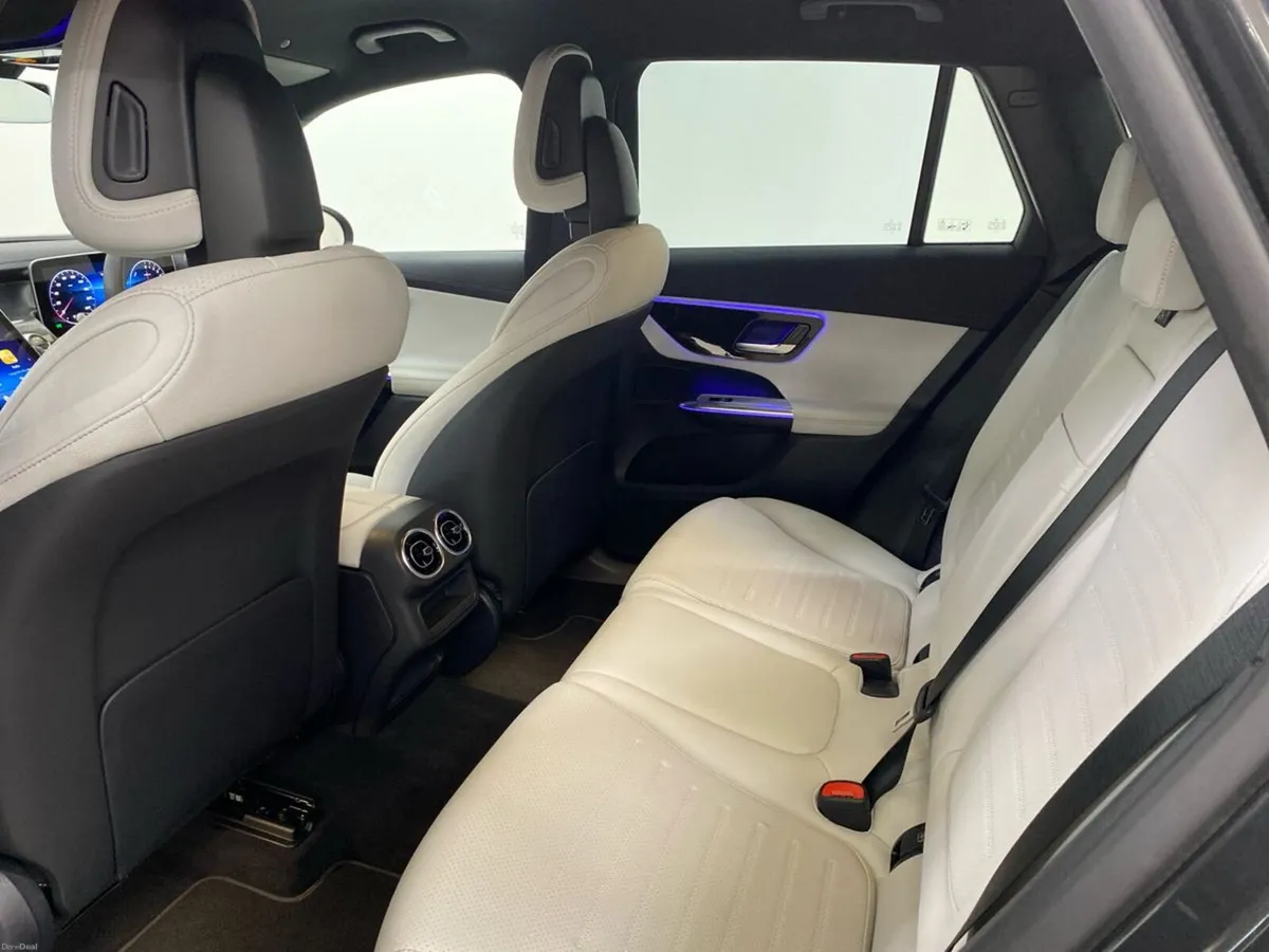 Mercedes-Benz GLC GLC 300 e 4MATIC AMG Line - Image 4