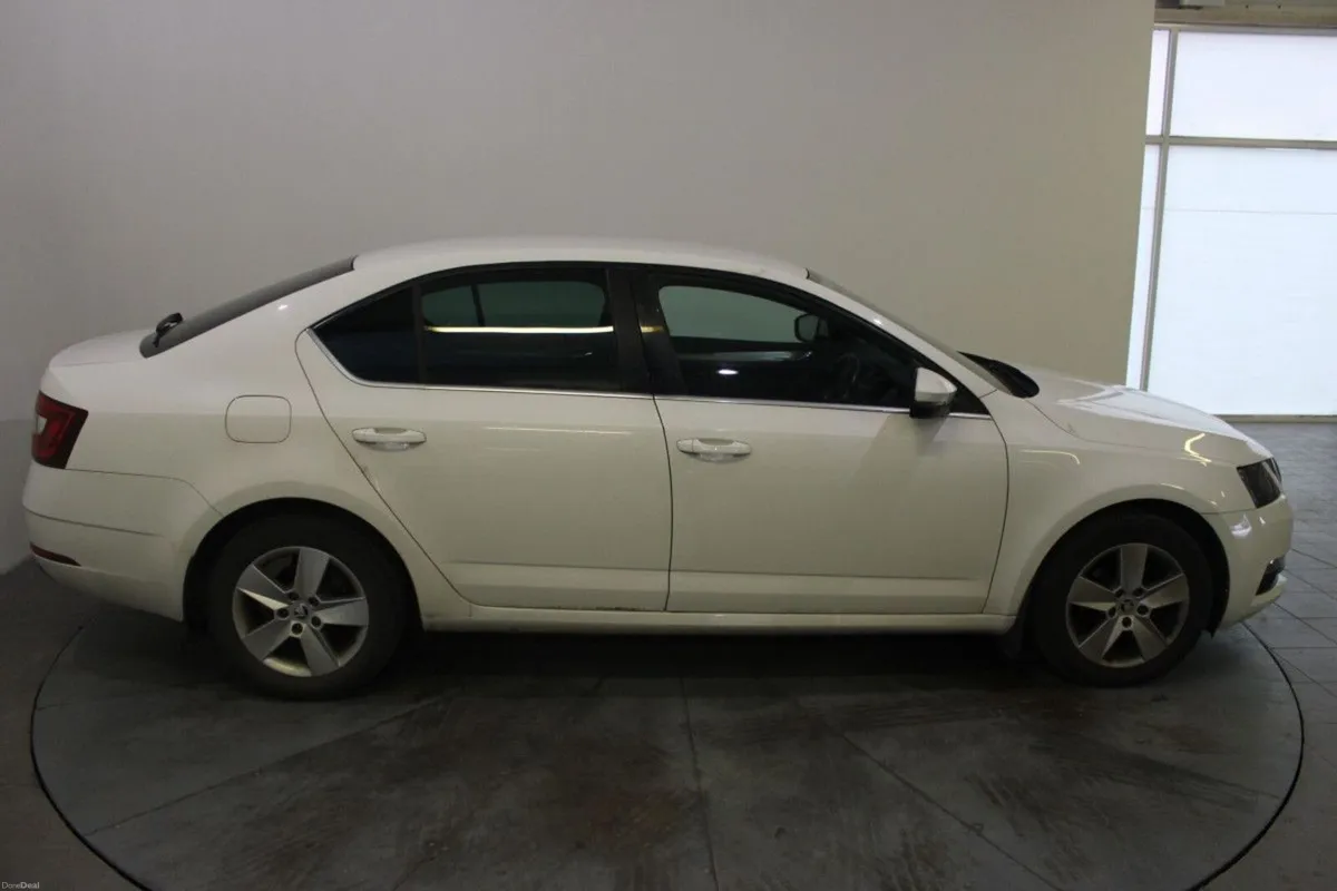 Skoda Octavia AMBITION 1.6TDI 90HP - TENDER 45 - Image 3