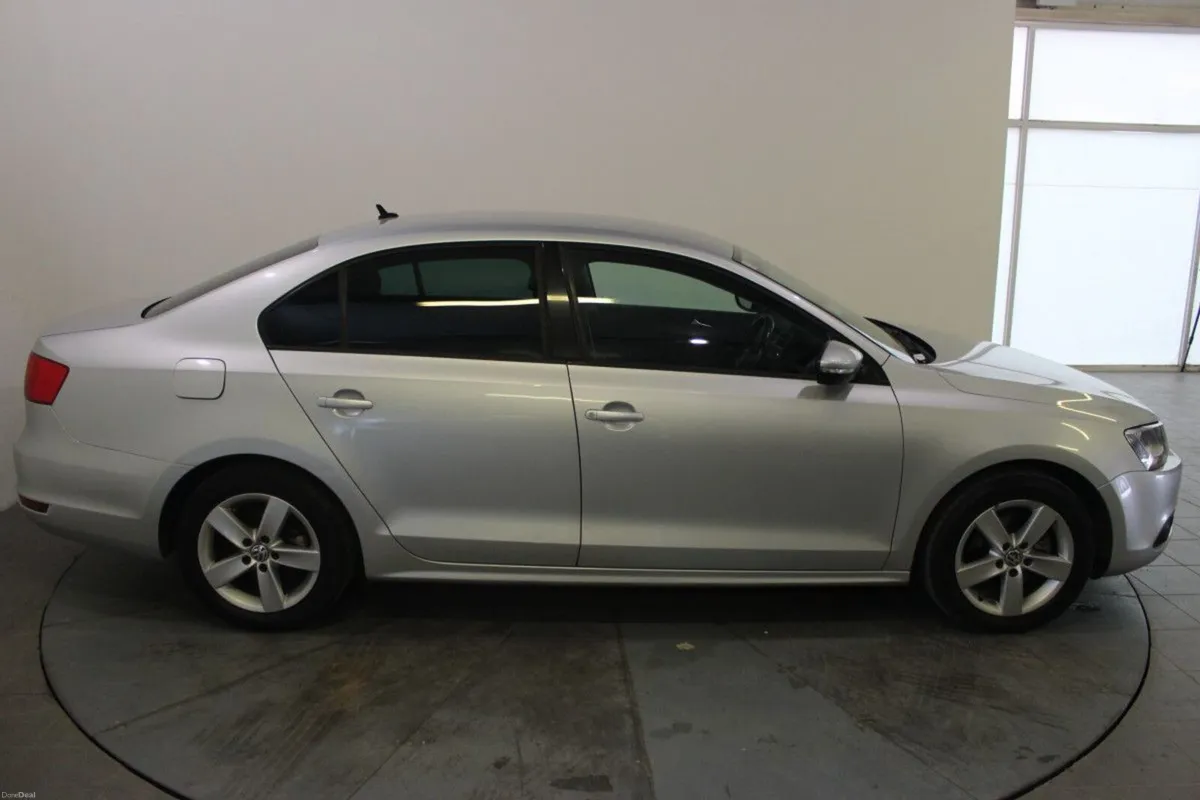 Volkswagen Jetta 1.6 TDI COMFORTLINE -TENDER 42 - Image 4