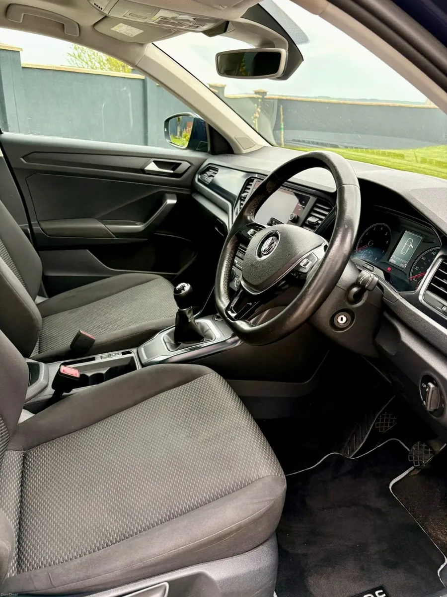 Volkswagen T Roc - Image 3