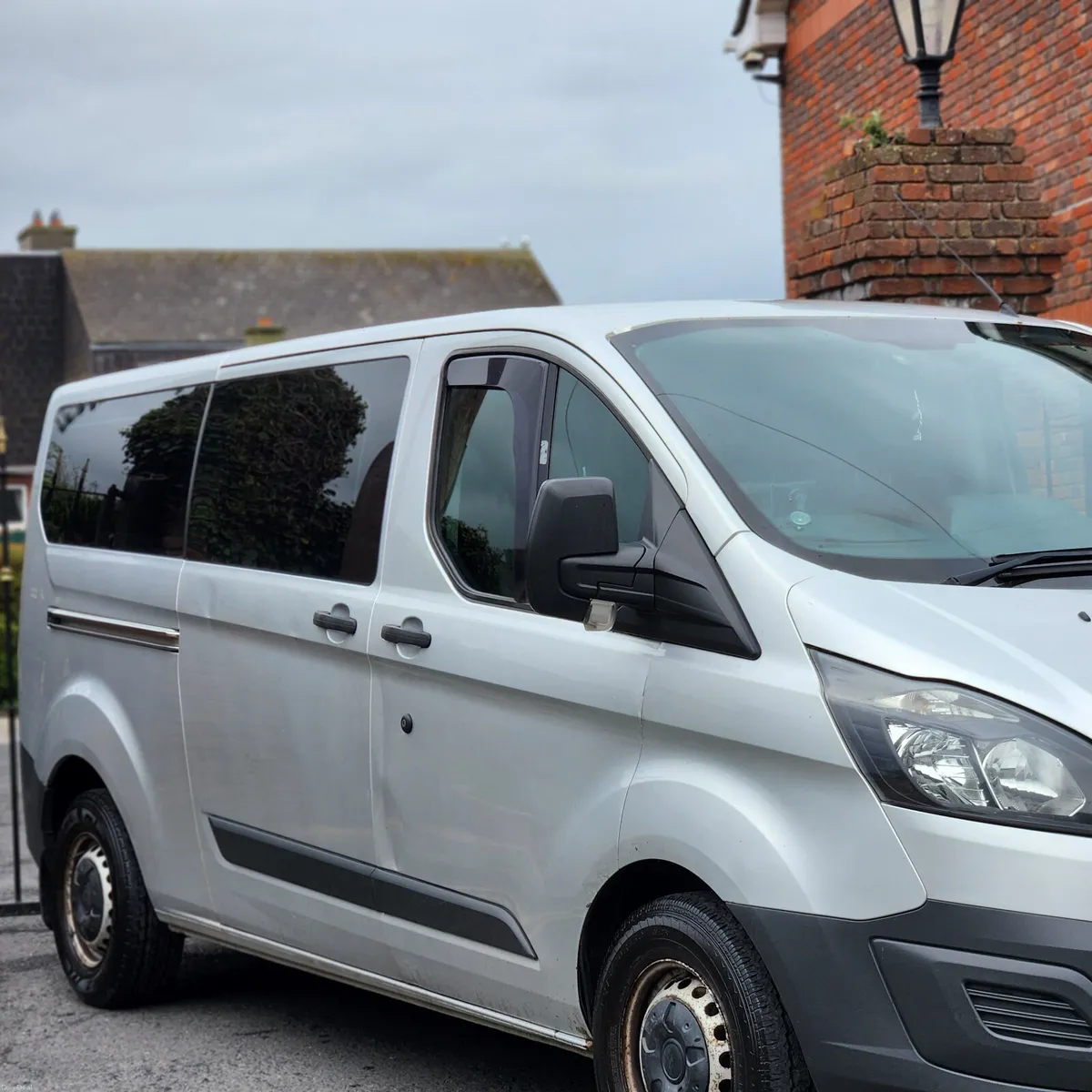 2017 Ford Custom 9 seats mini bus - Image 3