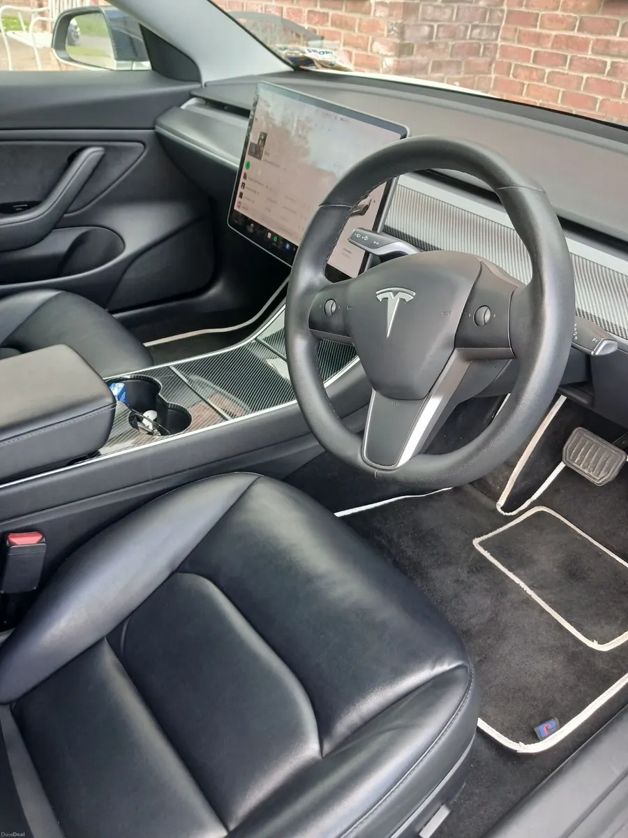 Tesla Model 3  SR+ 2020 - Image 2