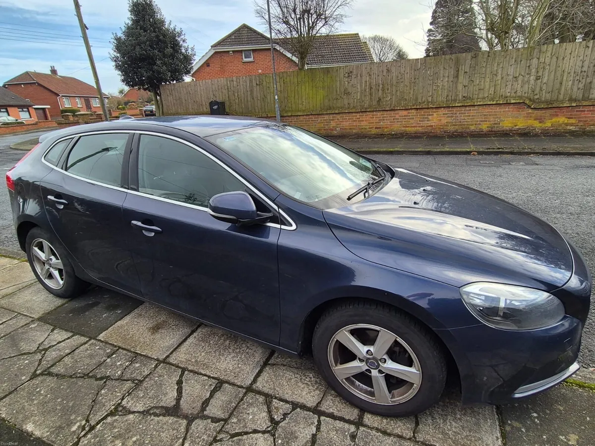 Volvo V40 2013 - Image 1