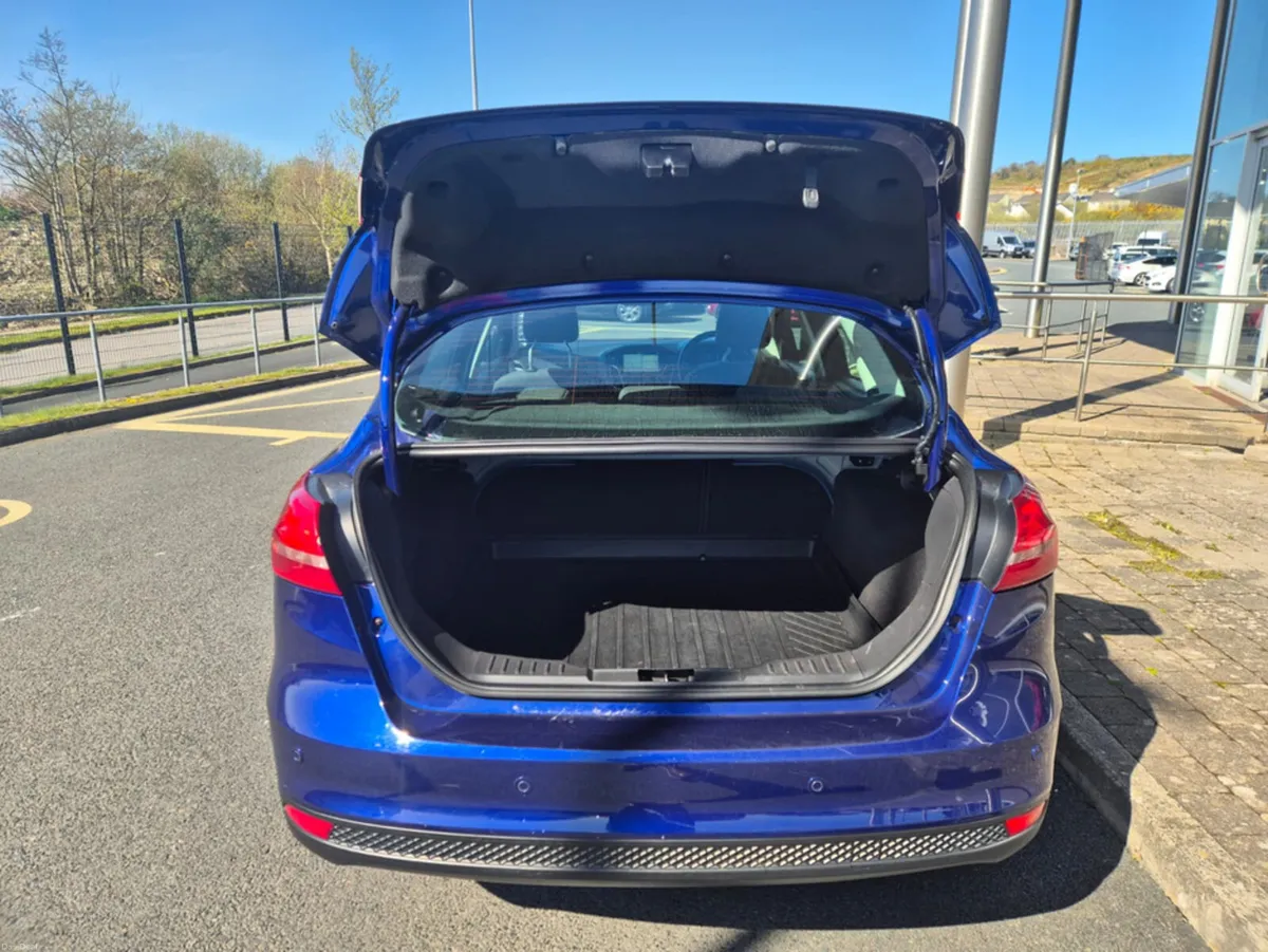 Ford Focus TITANIUM 1.5 TD 95PS 6SPEED 4DR - Image 4